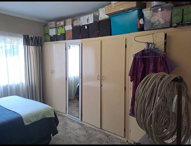 15 BEDROOM HOUSE FOR SALE IN OOS EINDE